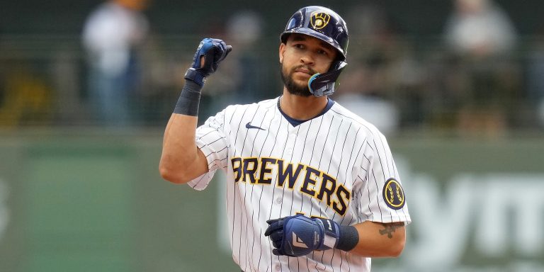 noticia-mlb-Chourio-Cerveceros-le-caen-a-Sanchez-con-4-carrer