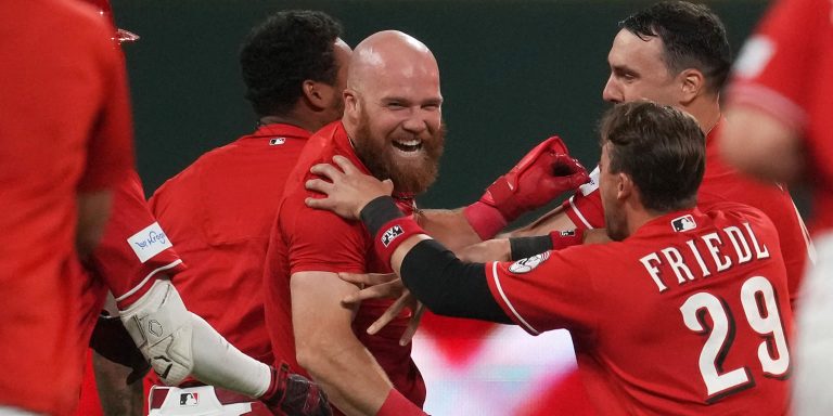 noticia-mlb-Dunn-corona-reaccion-de-Rojos-con-hit-para-dejar-e