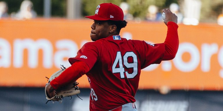 noticia-mlb-El-lanzador-ambidextro-Jurrangelo-Cijntje-poncho-a
