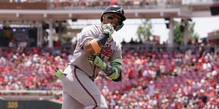 noticia-mlb-Esta-que-arde-Acuna-conecta-su-quinto-jonron-en-cu
