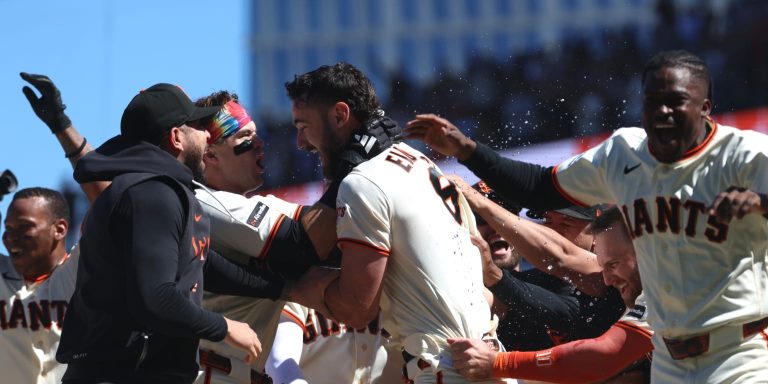 noticia-mlb-Gigantes-remontan-desventaja-de-8-y-ganan-con-gran
