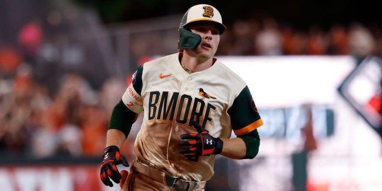 noticia-mlb-Henderson-llega-a-100-jonrones-y-entra-en-selecto-