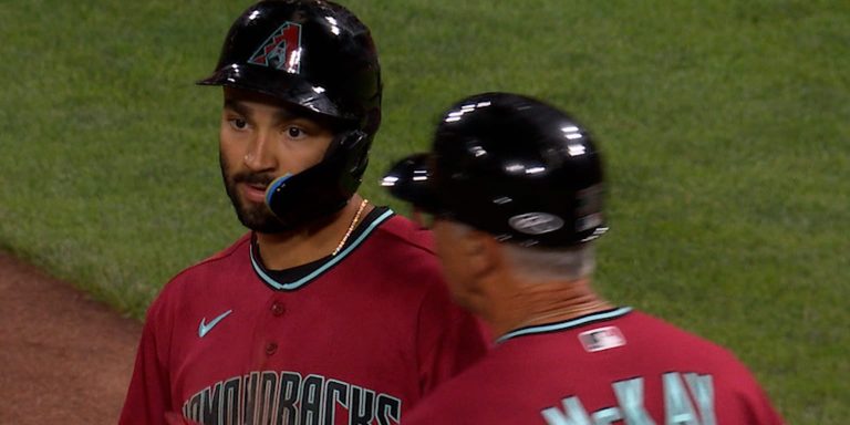 noticia-mlb-Lawlar-luce-con-el-bate-y-guante-en-su-regreso-de-
