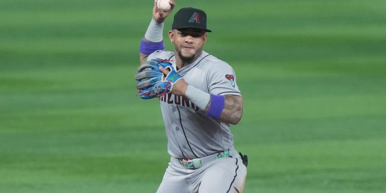 noticia-mlb-Lovullo-responde-a-los-rumores-sobre-Marte-No-es