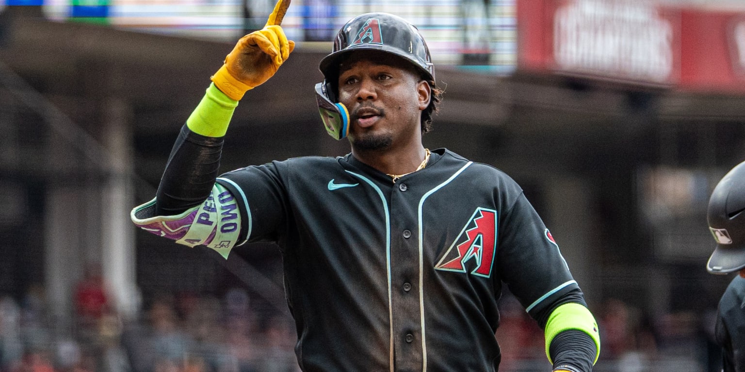 noticia-mlb-Perdomo-gana-la-carrera-de-mascotas-y-ayuda-