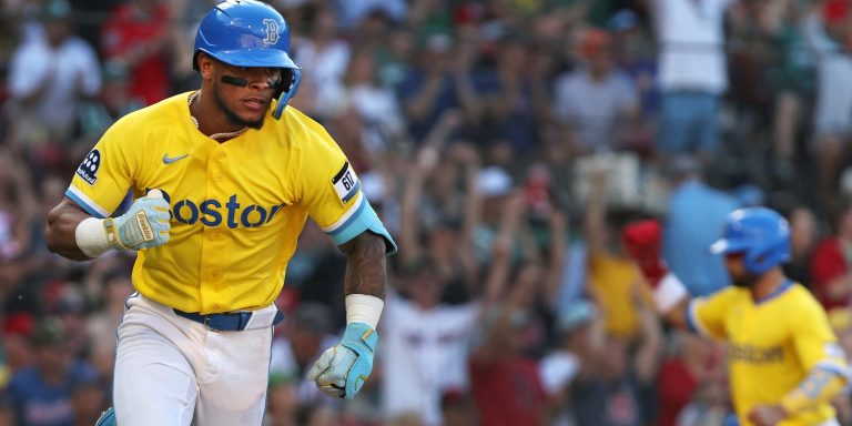 noticia-mlb-Rafaela-guia-a-Medias-Rojas-a-su-1ra-victoria-en-u