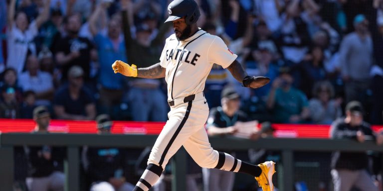 noticia-mlb-Sencillo-de-oro-de-Robles-en-la-10ma-corona-exitos
