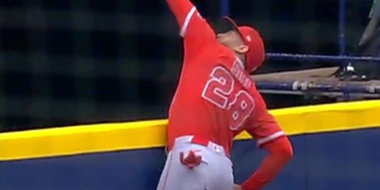 noticia-mlb-Siri-se-roba-grand-slam-y-salva-el-bufet-en-
