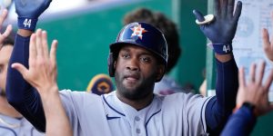 noticia-mlb-Yordan-6-CI-hace-historia-con-dos-jonrones-en-un