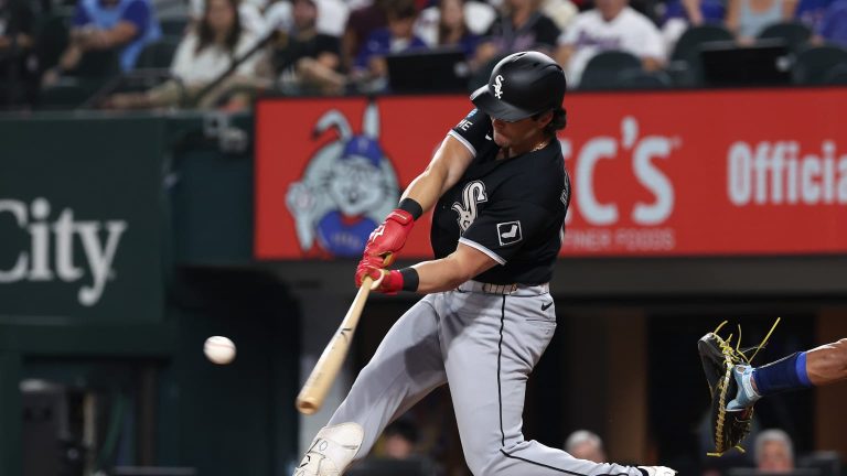 Andrew-Benintendi-despeja-las-bases-con-doble-200