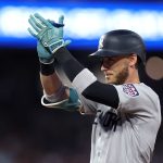 Cody-Bellinger-pega-sencillo-de-dos-carreras-1407