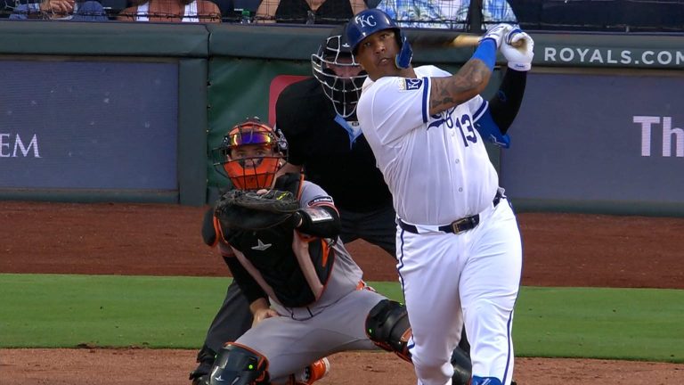 Jonron-de-dos-carreras-de-Salvador-Perez-13-20072