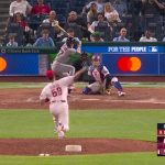 Luis-Arraez-gira-para-conseguir-un-out-14072026