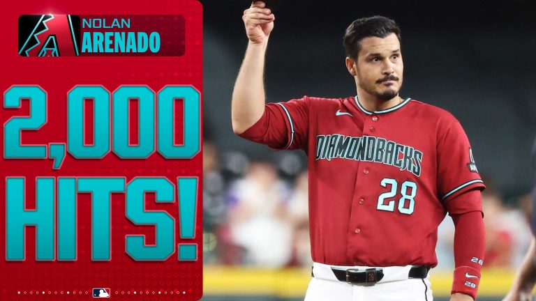 Nolan-Arenado-pega-doble-para-su-hit-2000-en-MLB-