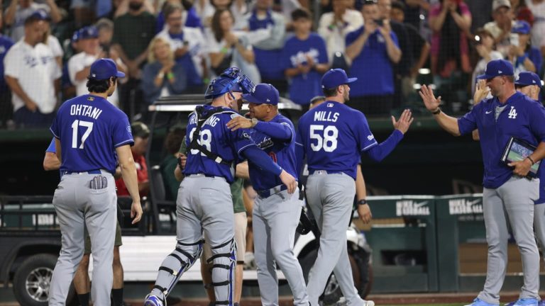 Roberts-llega-a-mil-triunfos-con-los-Dodgers-300
