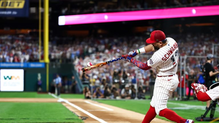 Schwarber-pega-su-11er-HR-en-la-Final-del-HR-Derby