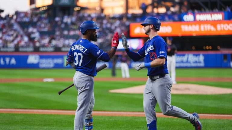 Tucker-prende-la-pizarra-con-HR-solitario-en-la-3e