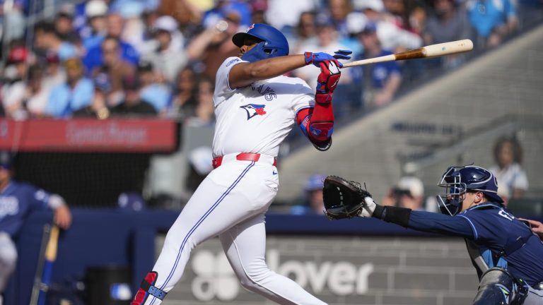 Vladimir-Guerrero-Jr-remolca-con-sencillo-2307202