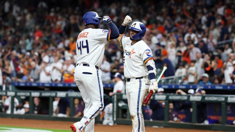 Yordan-Alvarez-descarga-dos-jonrones-ante-los-Marl