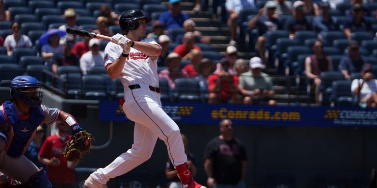 noticia-mlb-Bates-de-los-Guardianes-despiertan-y-evitan-la-bar