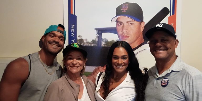 noticia-mlb-Bien-presente-la-aficion-boricua-para-la-exaltacio