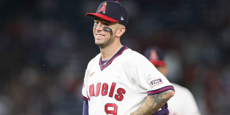 noticia-mlb-Los-Angelinos-podrian-atender-ofertas-por-el-torpe
