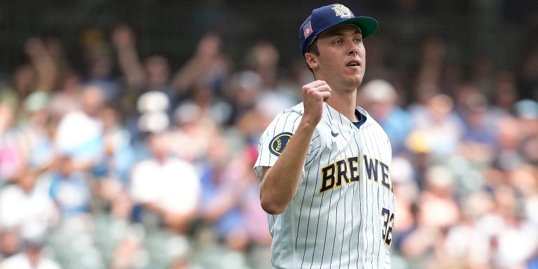 noticia-mlb-Mas-historia-Miz-impone-record-de-Cerveceros-con-7