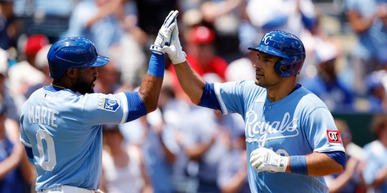 noticia-mlb-Reales-explotan-con-15-carreras-y-sacan-a-Sanchez-