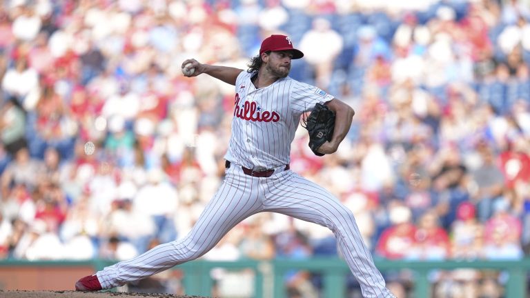 Aaron-Nola-suma-ocho-ponches-en-7-entradas-solidas