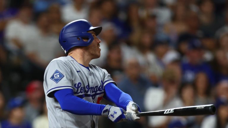 Freeman-rompe-el-empate-con-elevado-de-sacrificio-