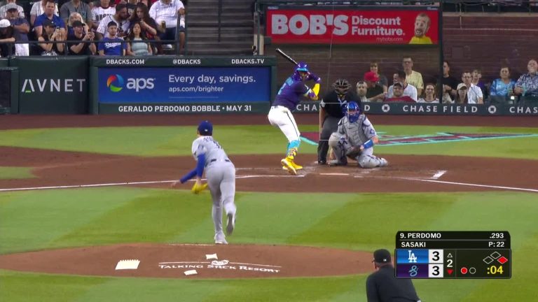 Geraldo-Perdomo-batea-linea-de-out-fuertemente-a-j