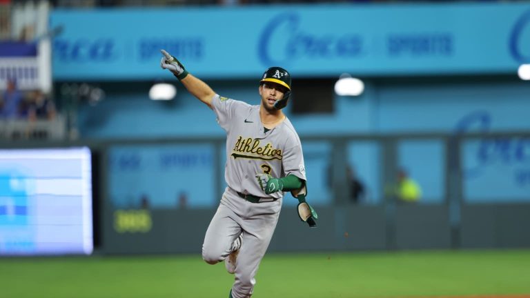 Max-Muncy-la-bota-con-uno-a-bordo-en-la-9na-19082