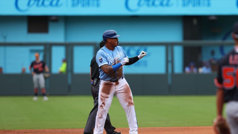 Salvador-Perez-se-roba-una-base-23082026