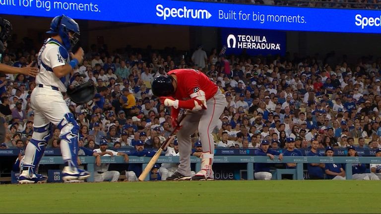 Willson-Contreras-abandona-tras-base-por-golpe-31