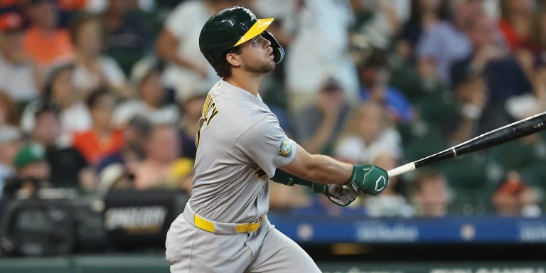 noticia-mlb-Atleticos-le-arrebatan-serie-a-Astros-con-reaccion