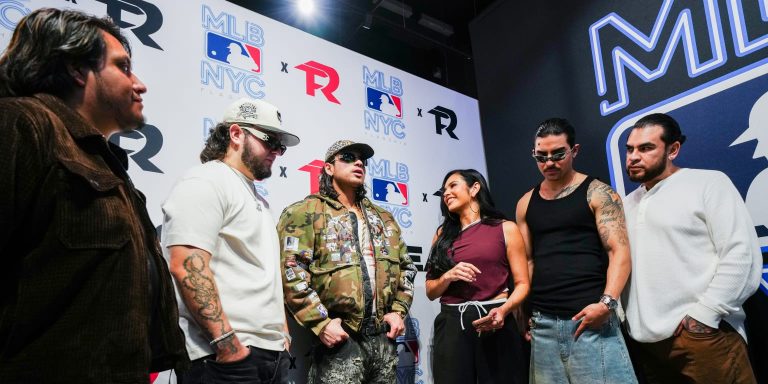 noticia-mlb-Fuerza-Regida-celebra-el-final-de-su-gira-por-esta