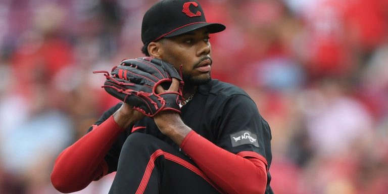 noticia-mlb-Hunter-Greene-se-sometera-a-una-cirugia-en-el-codo