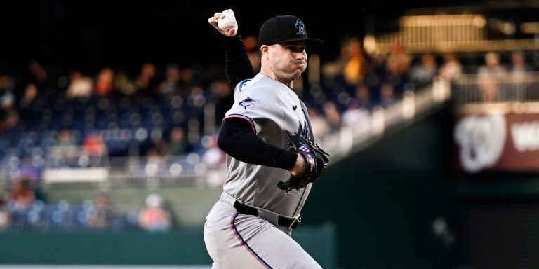 noticia-mlb-Marlins-designaron-para-asignacion-al-zurdo-John-K