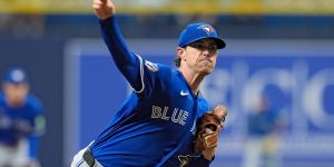 noticia-mlb-Pese-a-las-lesiones-Azulejos-se-apoyan-en-Bieber-1-1