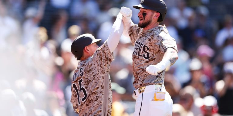 noticia-mlb-Tatis-se-vuelve-a-volar-la-cerca-dos-veces-para-ay