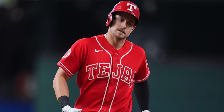 noticia-mlb-Yankees-le-dan-contrato-de-liga-menor-a-Jarred-Kel