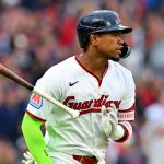 Angel-Martinez-pega-2-jonrones-y-4-hits-en-el-jueg