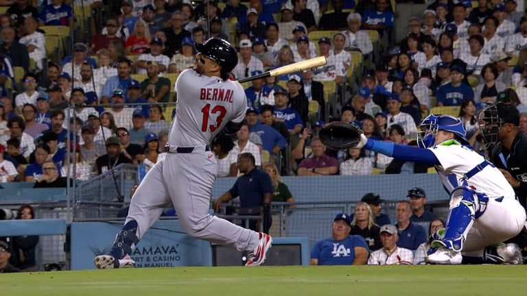 Bernal-detona-su-1er-HR-en-la-MLB-en-la-7ma-02092