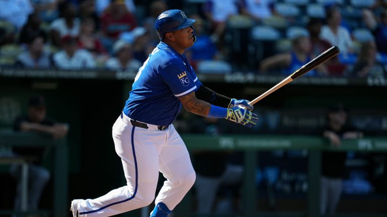 Salvador-Perez-pega-doblete-de-tres-carreras-0709