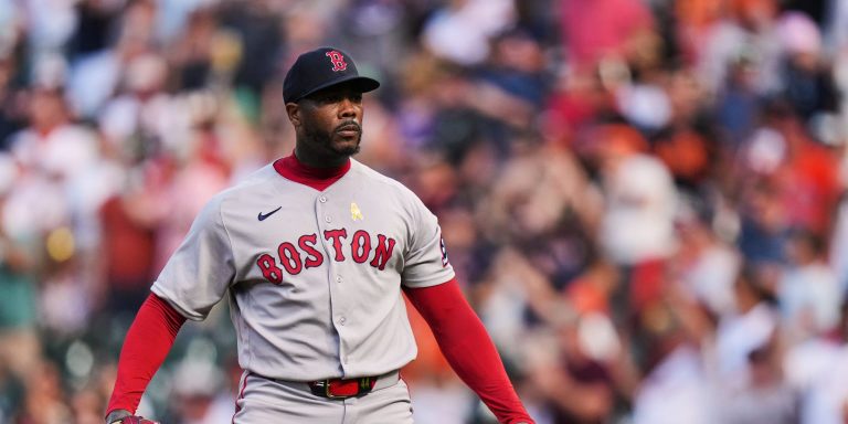 noticia-mlb-A-puro-fuego-Chapman-hace-historia-como-el-9no-lan