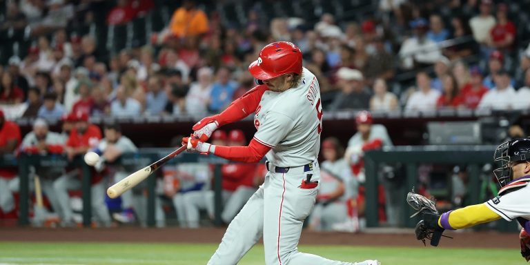 noticia-mlb-Filis-y-Stott-cierran-un-encendido-agosto-con-triu