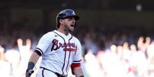 noticia-mlb-Oportuno-tablazo-de-Riley-voltea-la-pizarra-y-Brav