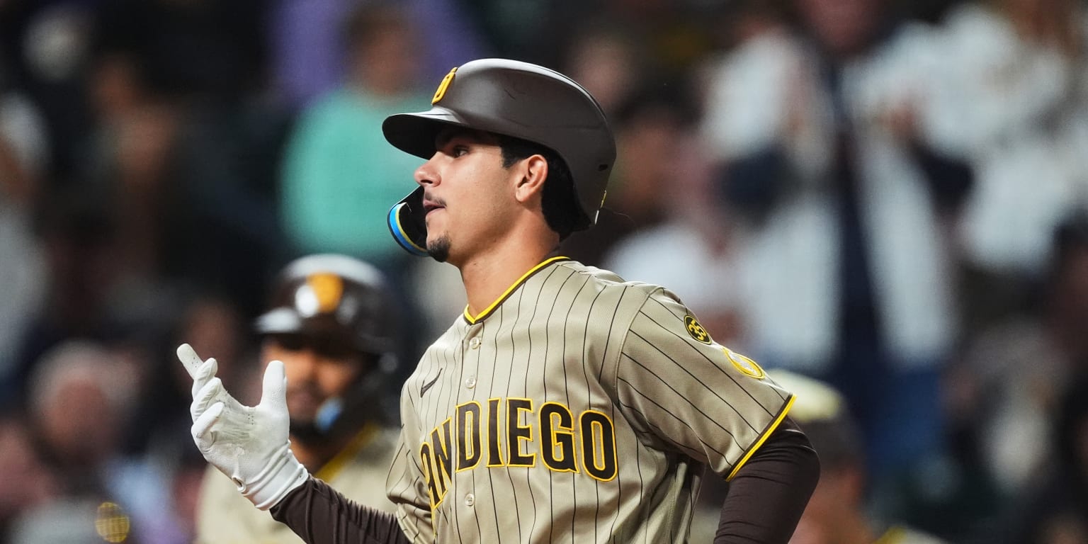 noticia-mlb-Salas-hace-historia-con-sus-primeros-2-HR-y-Padres