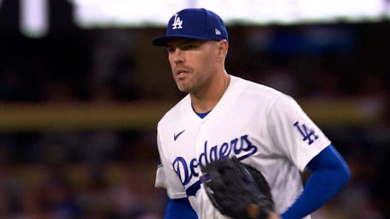 Freddie-Freeman-la-atrapa-para-un-DP-14102026