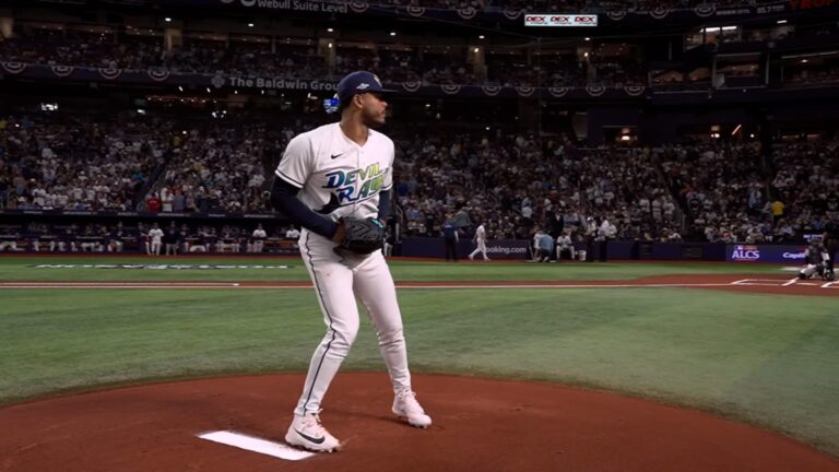 Freddy-Peralta-poncha-tres-en-el-Juego-6-19102026